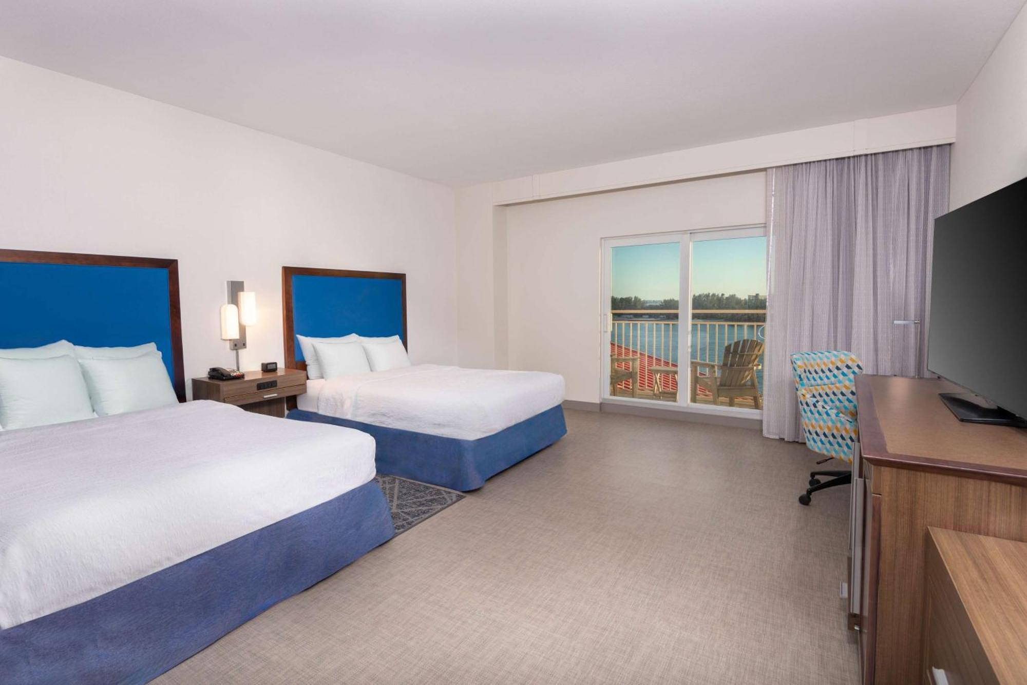 Hampton Inn And Suites Clearwater Beach Exterior photo