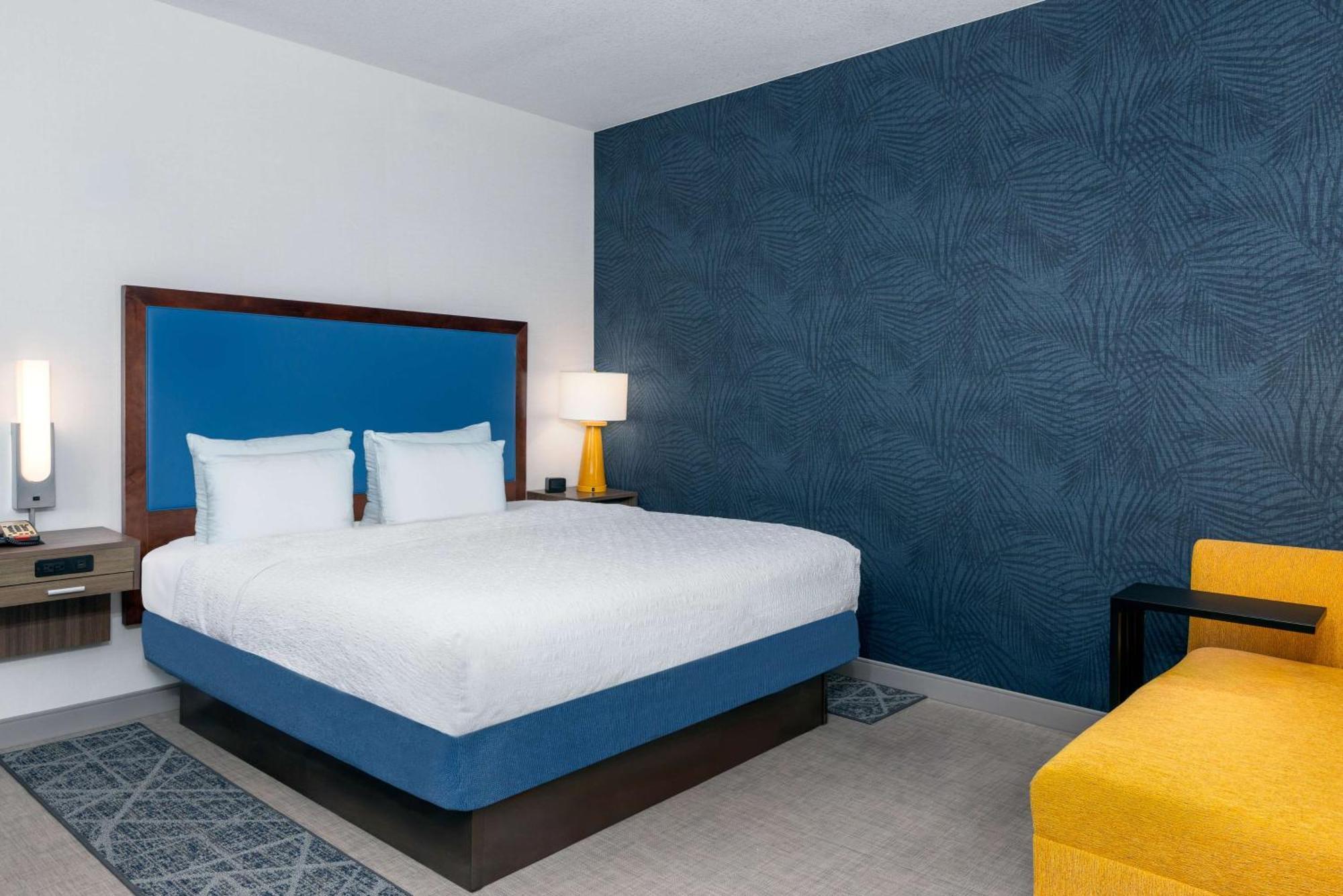 Hampton Inn And Suites Clearwater Beach Exterior photo